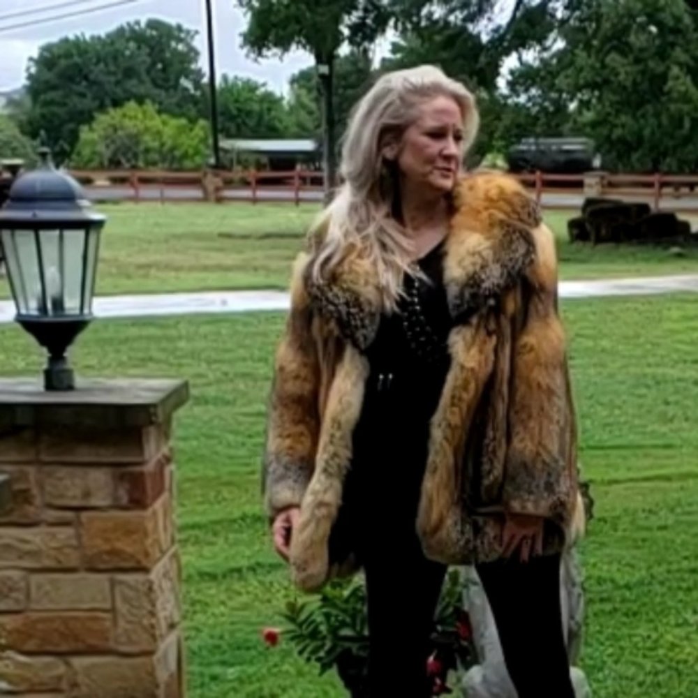 Amazing Parisian Red Fox Fur Coat - Picture 13 of 16